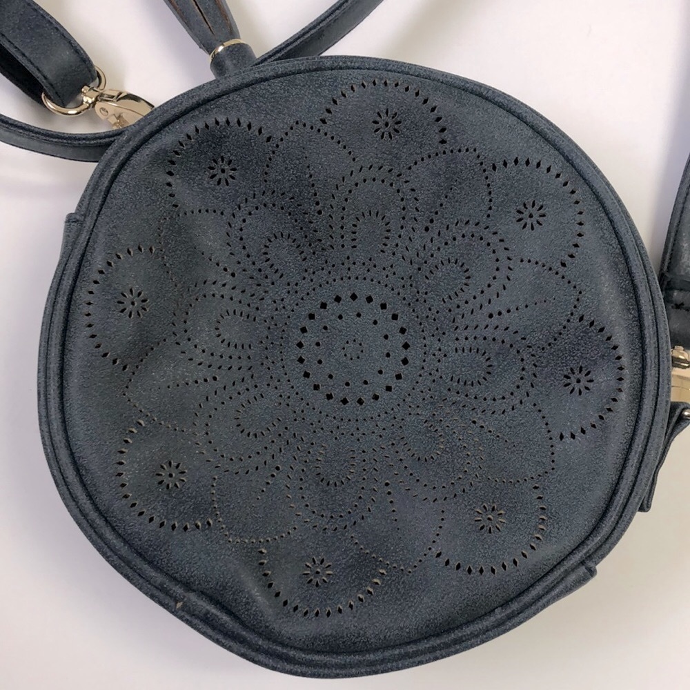 Small round blue crossbody bag. - Picture 1 of 6